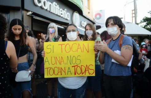 Indignación en Argentina por violación grupal a una joven