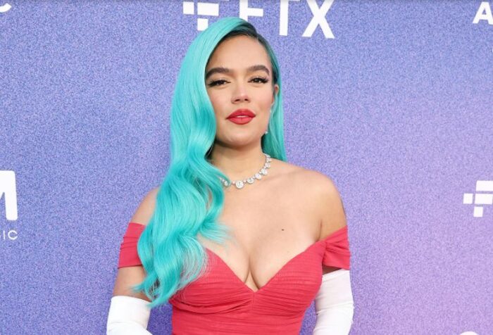 Karol G acepta el Rule Breaker Award en la ceremonia Women in Music de Billboard