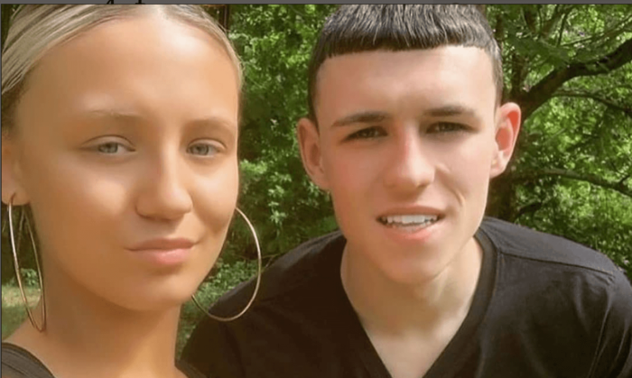 Futbolista de Manchester City dejó el celular en la playa, su novia lo revisó... Y los echaron