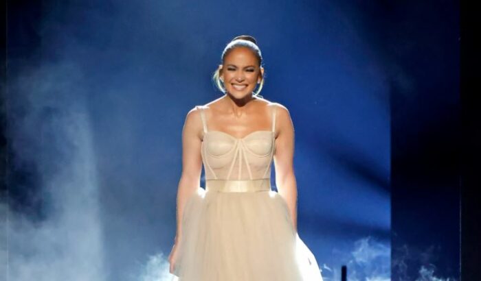 JLo abre su mundo a los fans en Halftime.