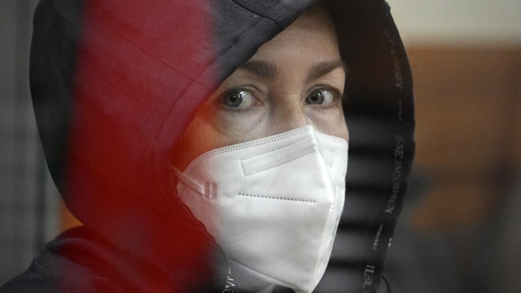 Alsu Kurmasheva asiste a una vista para considerar su detención preventiva solicitada por la fiscalía, en el tribunal Sovetski de Kazán, el 20 de octubre de 2023.
