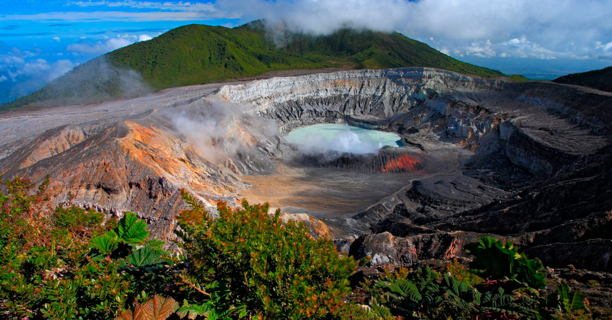 Imágenes impresionantes de drone muestran la magnitud de la erupción del Volcán Poás