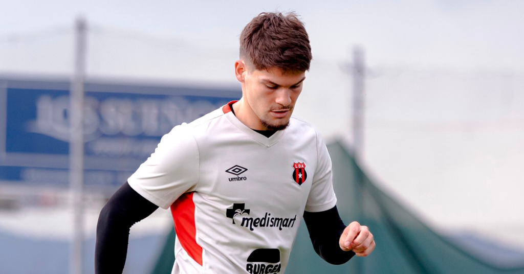 Alajuelense recibe el pase internacional de Elián Quesada previo a su debut  en la Copa Centroamericana | Repretel