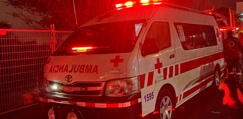 Menor de edad fue brutalmente apuñalado tras riña en Limón