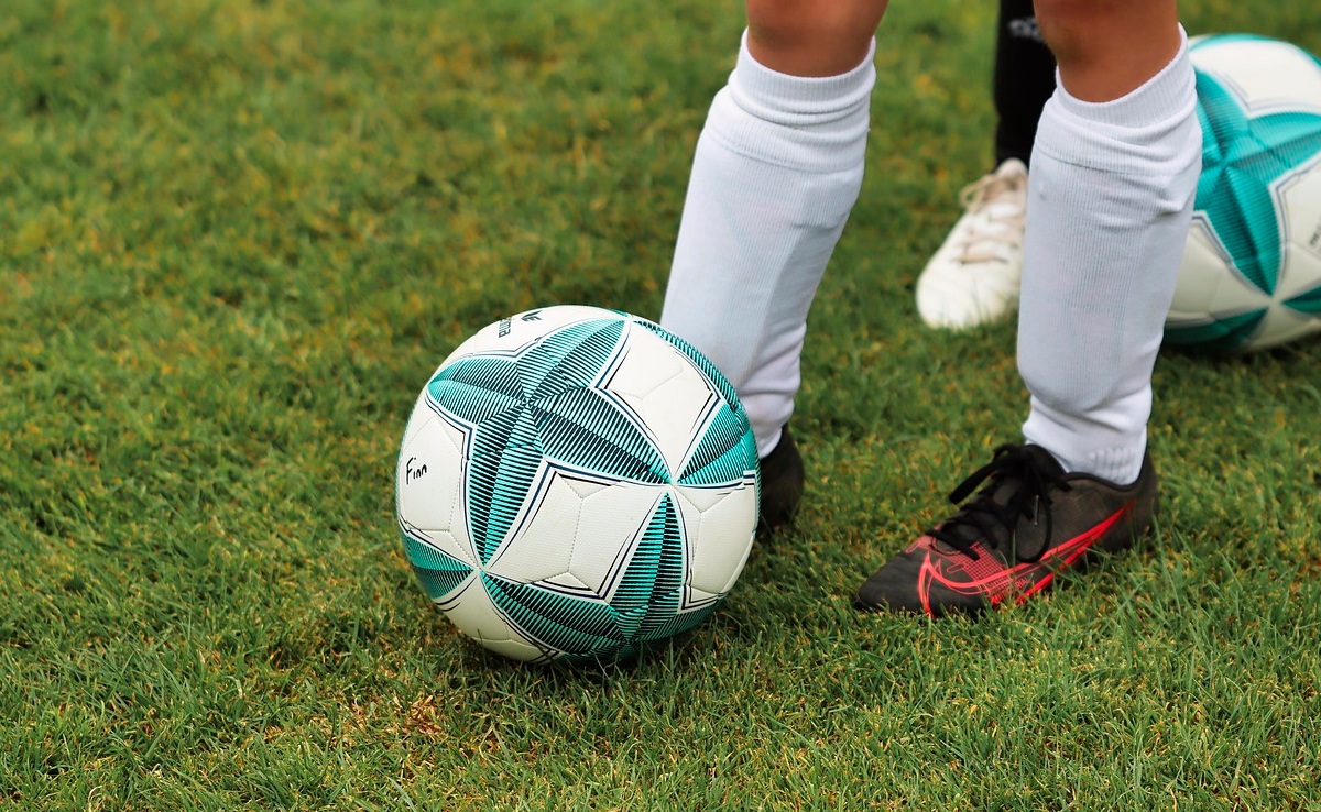 ¡Alarma total! Jugador tico sufre grave lesión y queda fuera por 9 meses