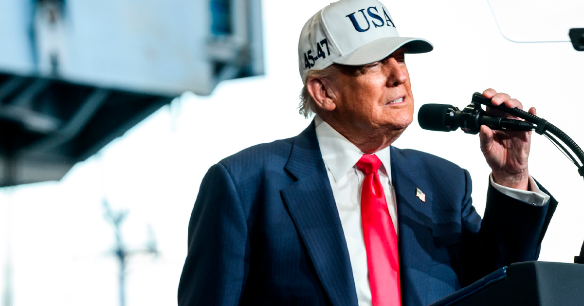 Evacuán de emergencia a Donald Trump tras escuchar disparos dentro de un hotel