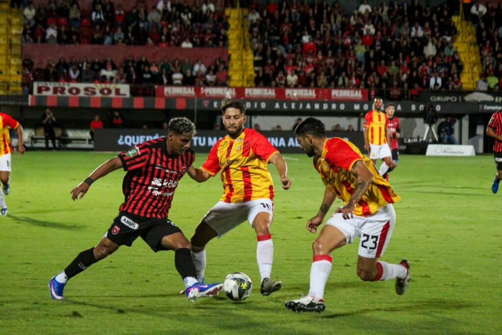 Alajuelense y Herediano firman un empate marcado por golazos y emociones | Repretel