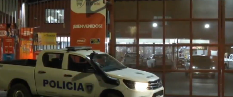Huida salió mal para asaltantes en supermercado: ¿Cuántos logró detener la policía?