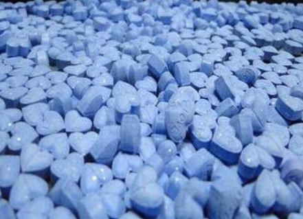 Droga azul: ¿Cómo se obtiene ese color de las sustancias de las estructuras criminales?