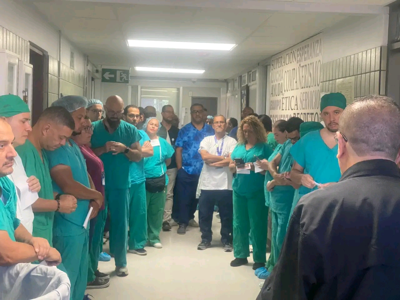 ¡Tensión en hospital! Enfermeros exigen salida de jefe tras polémicas declaraciones
