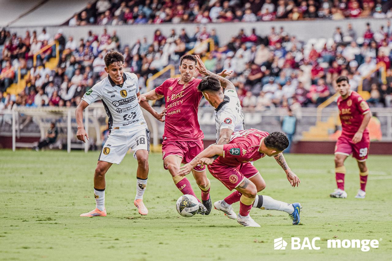 Saprissa goleó a Liberia y avanzó a la final del Torneo de Copa