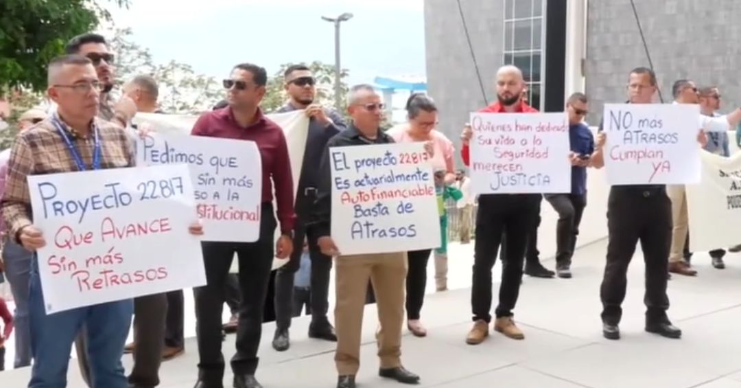 Investigadores criminales marchan pidiendo retomar proyecto de ley para pensionarse a los 55 años