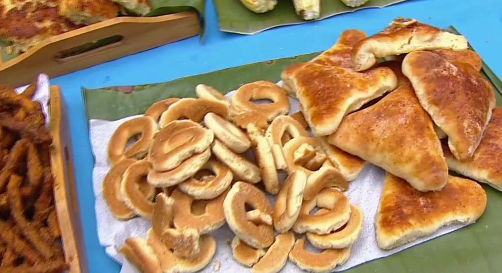 Aprenda a preparar panes y rosquillas perfectas para acompañar el café en estos días especiales
