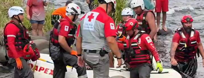 Joven fue rescatada tras mantenerse sobre una piedra por crecida de río Reventazón