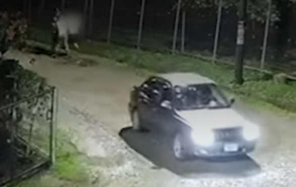 Video muestra cómo sujetos agreden brutalmente a hombre que caminaba por la calle