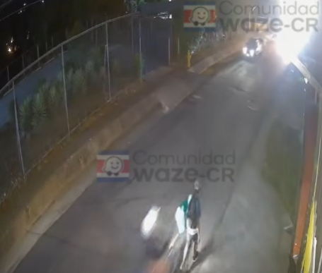 Motociclista golpeó a peatón en plena calle y situación terminó como pocos imaginaban