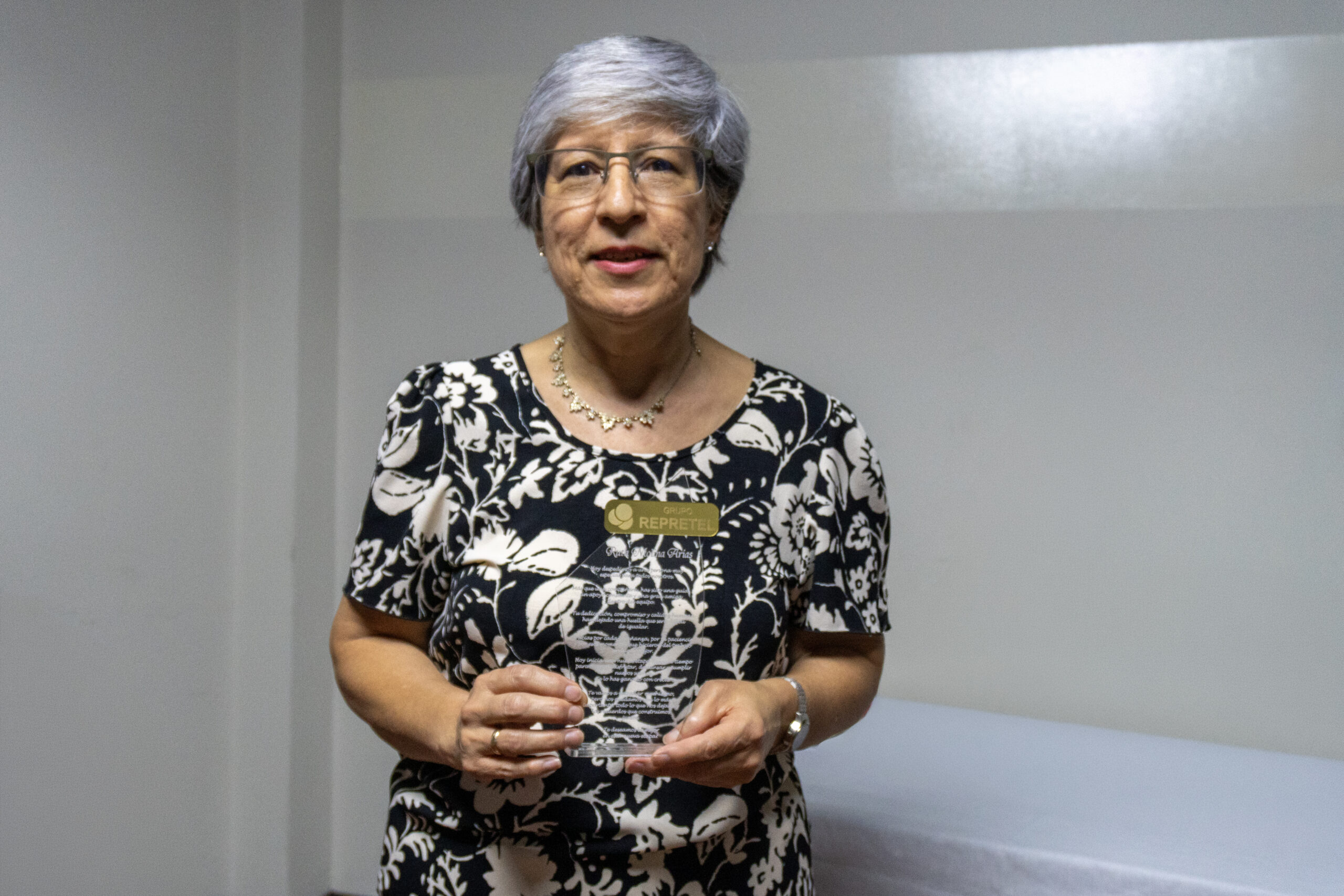 Grupo Repretel agradece a funcionaria que se pensiona tras 25 años de laborar en la empresa