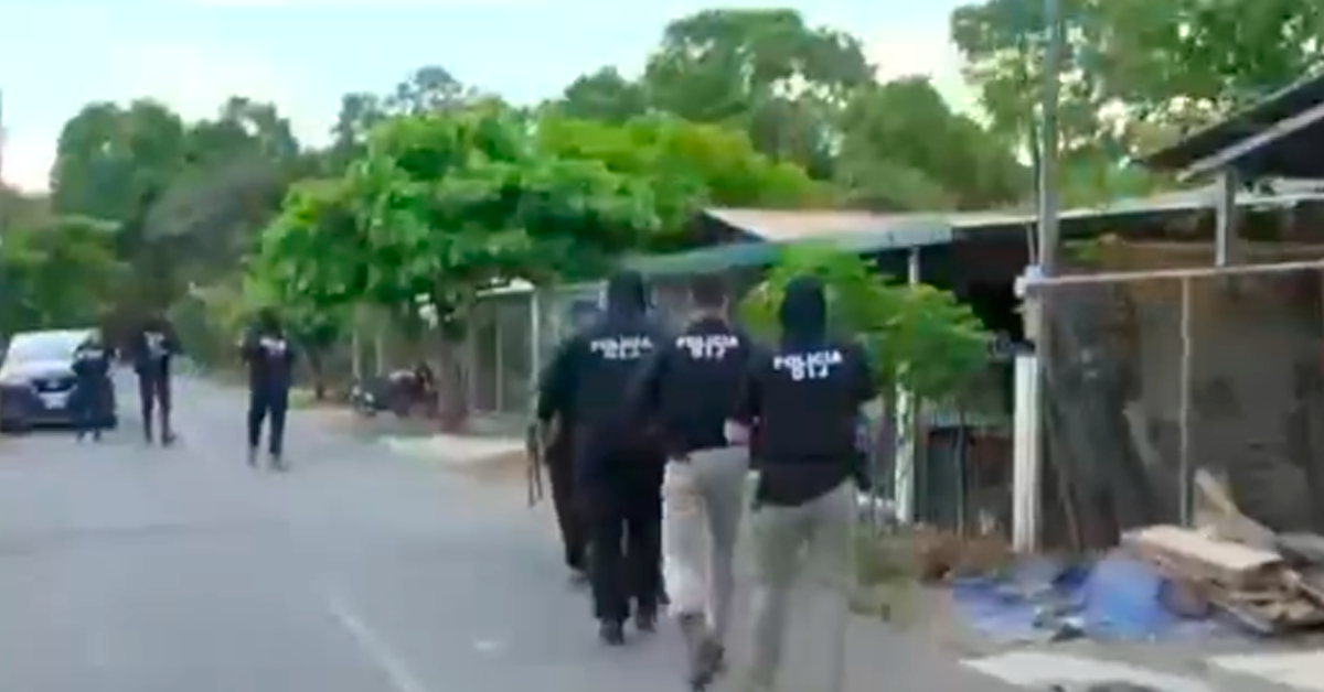 Detienen a hombre por cargos de pornografía infantil: tendría fotos de su propio hijo desnudo