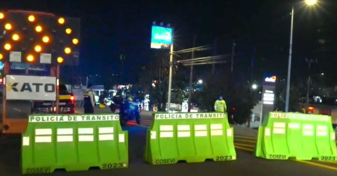 Comenzó la demolición de los peajes en Autopista General Cañas: provocó extensas presas