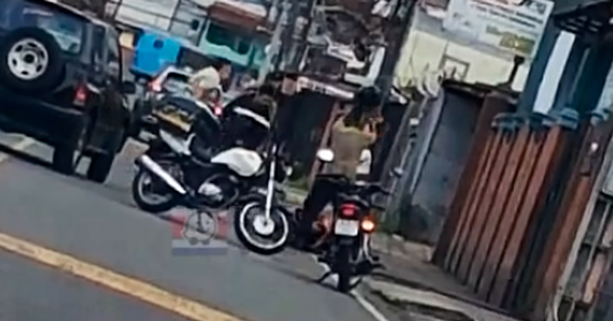 Patean y hasta golpean con casco a presunto delincuente en La Unión