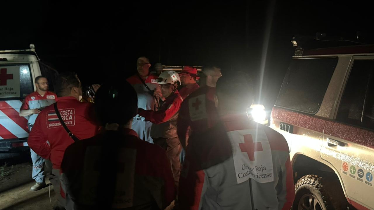 Menor de 16 años está crítico tras caer de un precipicio en una zona montañosa