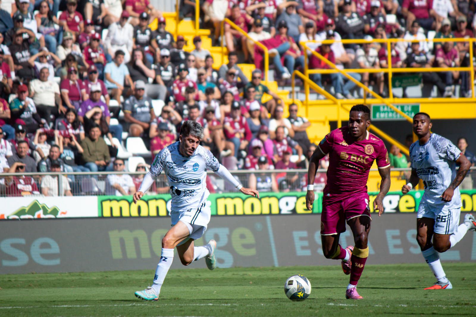 ¡Nuevo líder! Saprissa golea a Pérez Zeledón y alcanza el primer lugar momentáneo
