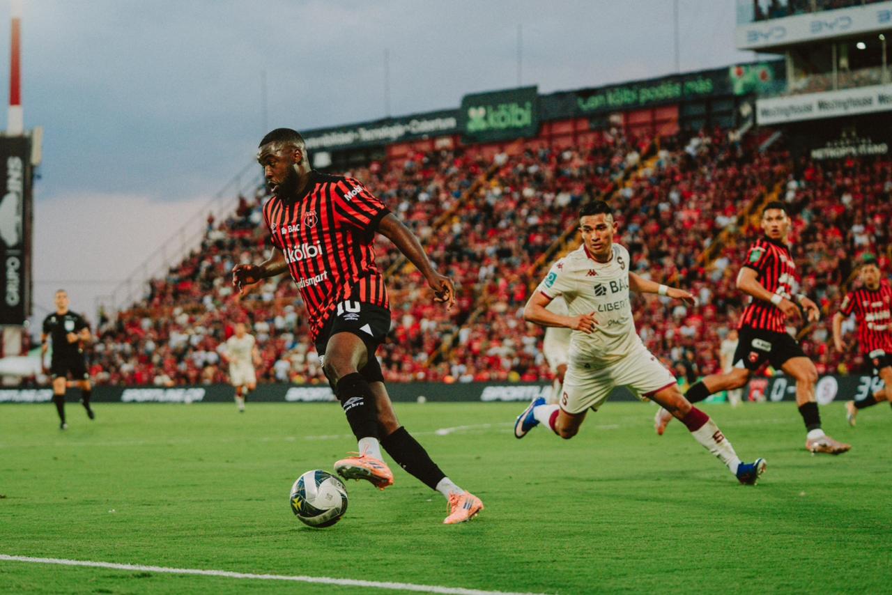 Clásico termina con un empate que beneficia más a Herediano que a los protagonistas