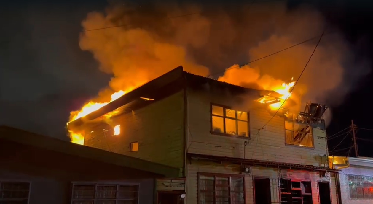Desgarrador relato y confesión clave: Mujer habla tras perder casi todo en incendio de Cartago