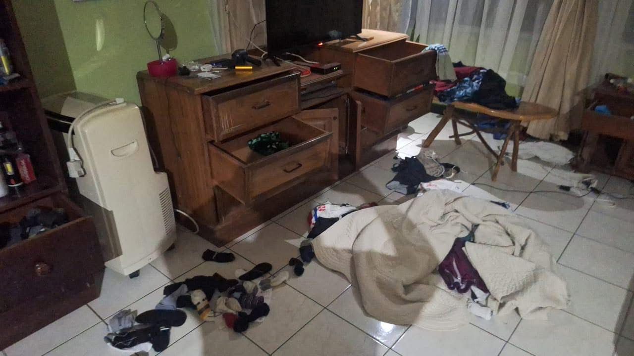 (FOTOS) Destruyen casa de alcalde tras millonario robo en Grecia