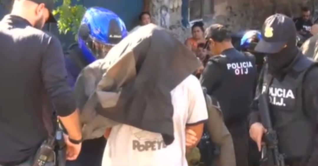 Caen sospechosos de matar a tres personas