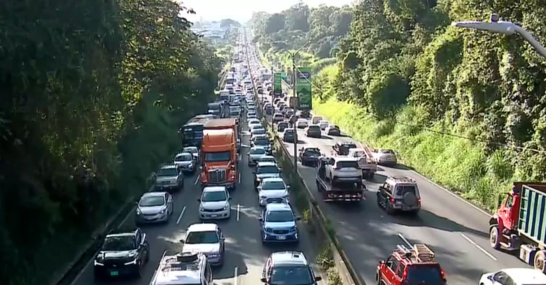 Caos en carretera: moverse 100 metros puede tomar hasta 3 minutos