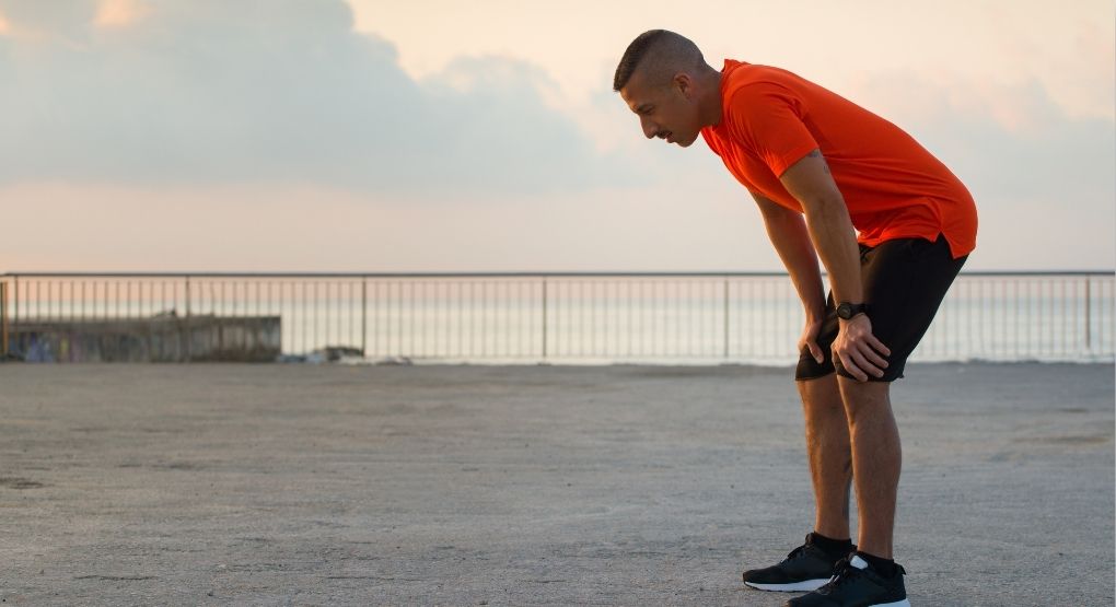 Dolor al caminar: señal de alerta en cadera y rodillas