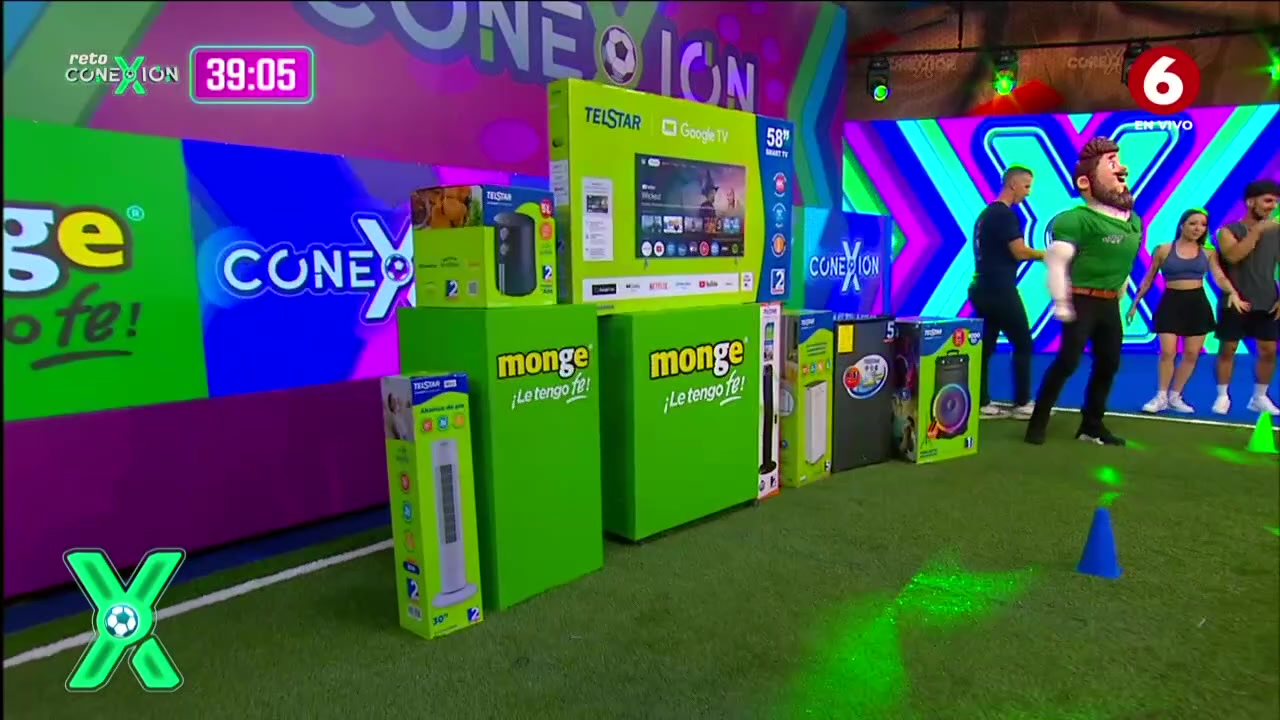 Monge llevó premios y diversión al estreno de Conexión con la sección “Los Puff”