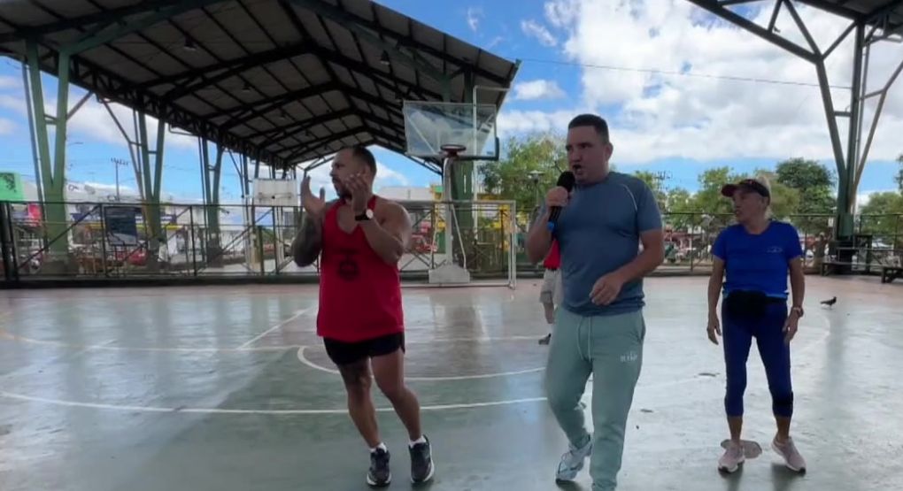 Artista impulsa cardio dance con éxito musical en comunidad