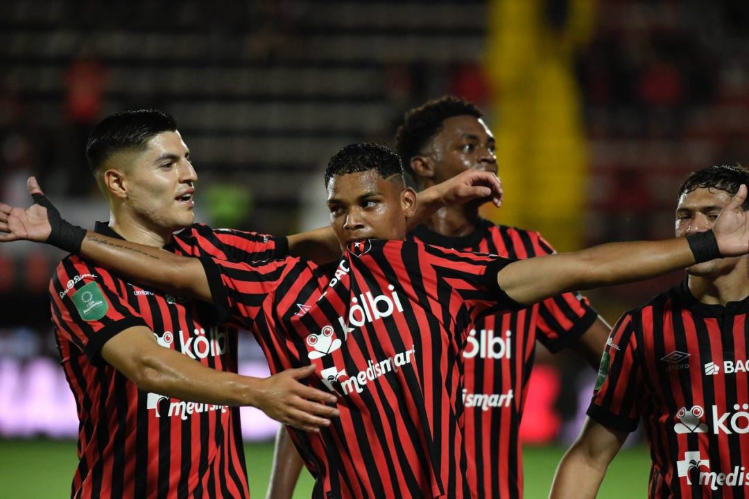 Alajuelense renueva contrato a una de sus figuras