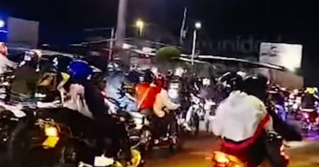 Motociclistas tomaron las calles para hacer maniobras y piques