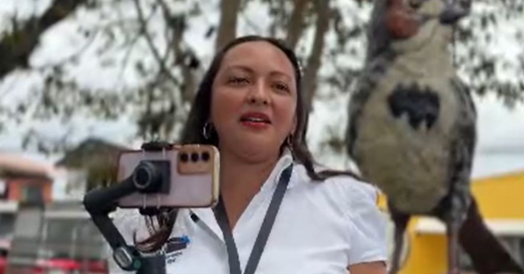 Comunicadora sin límites: mujer con discapacidad auditiva informa e inspira desde redes sociales