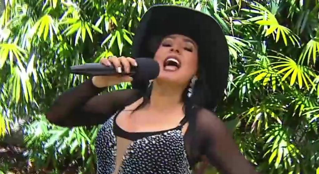 Una voz asombrosa: Elena Umaña canta en Giros