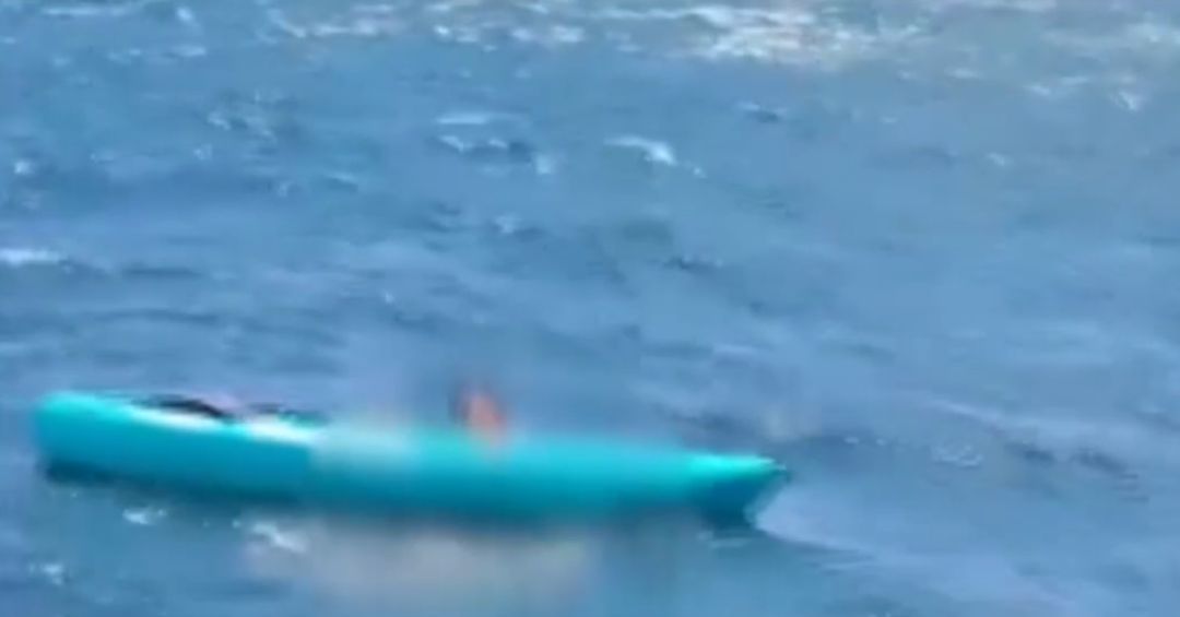 Mujer en kayak es rescatada tras ser arrastrada por el viento en Guanacaste