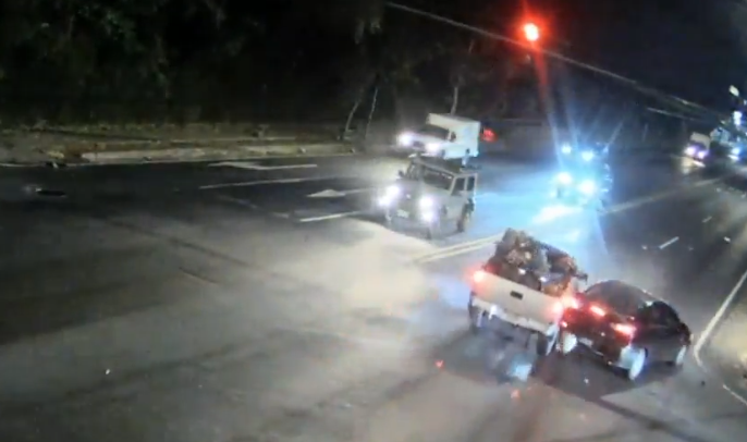 (VIDEO) Conductor irrespeta semáforo en rojo y provoca accidente en Curridabat