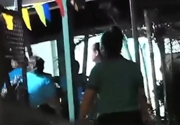 Violento pleito en centro educativo termina con un estudiante apuñalado