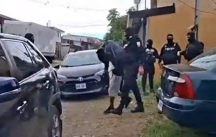 (FOTOS) Esto encontró el OIJ en allanamento para detener a sospechosos de sicariato