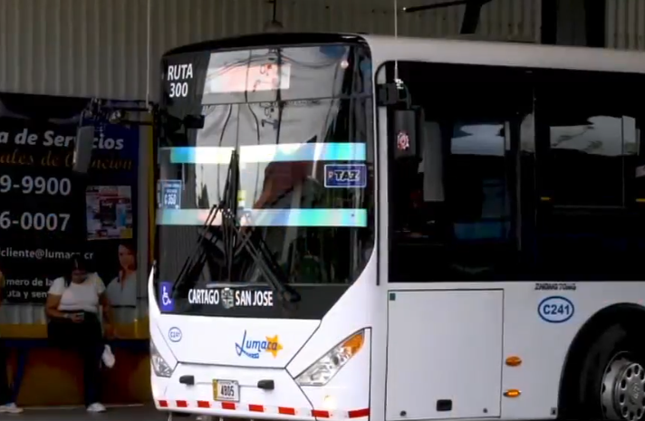 Lumaca pide subir hasta más de mil colones los pasajes de bus