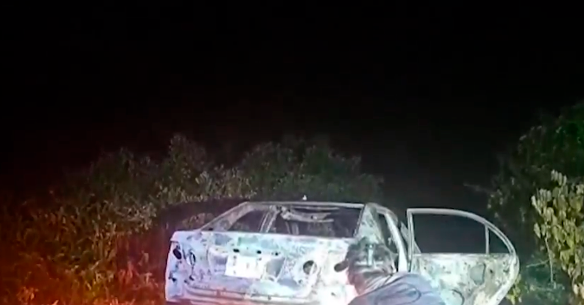 Carro quemado y cuerpos en los asientos traseros: doble homicidio sacude esta comunidad
