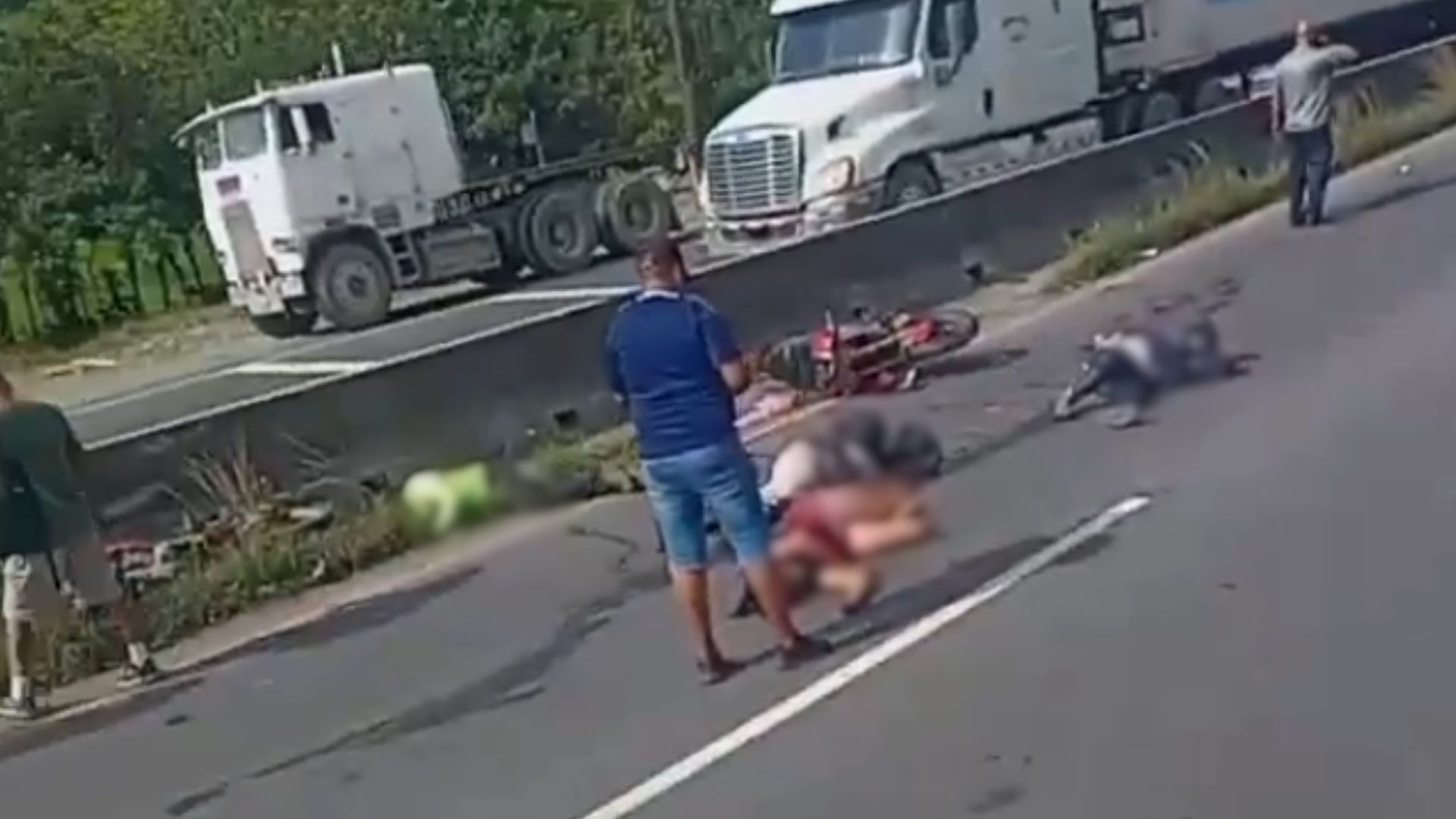 Brutal accidente deja cuatro personas gravemente heridas y provoca caos vial