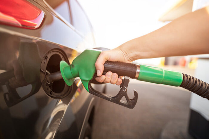 ¡Más caras! Este será el fuerte aumento a las gasolinas esta semana