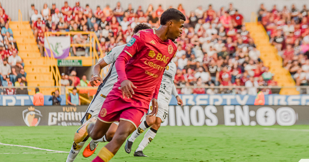 Saprissa toma contundente medida tras la acción insólita de Gerald Taylor
