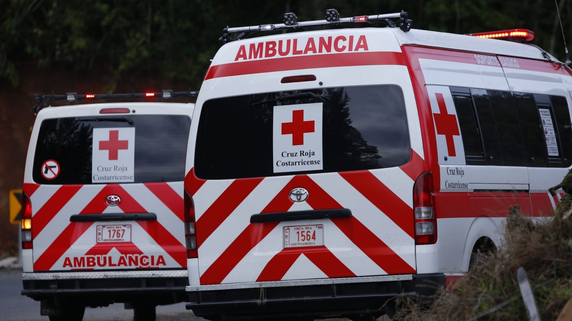 Asesinan a mujer de múltiples disparos en la cabeza y otra lucha por su vida