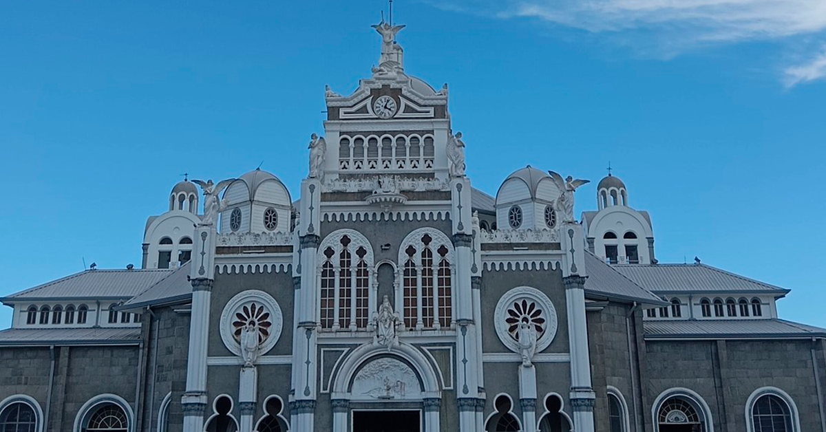 Revelan imágenes de cómo quedó la Basílica de los Ángeles tras disparos