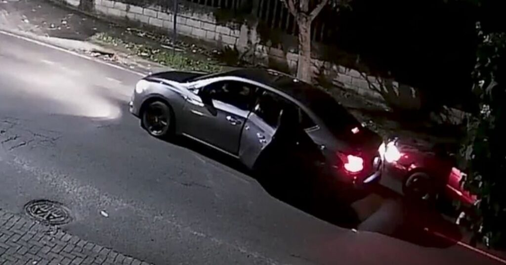 (VIDEO) Hombre es asaltado por sujetos en carro y motocicleta  en Escazú